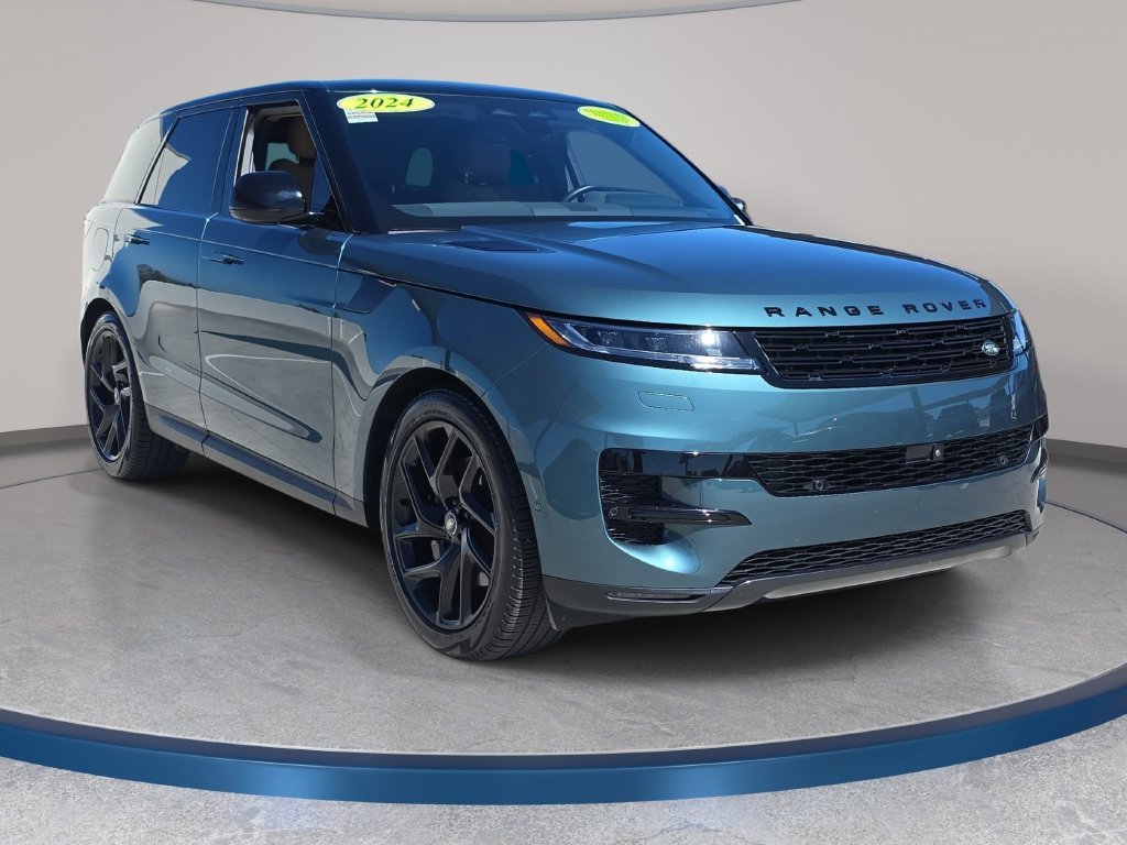 Used 2024 Green Land Rover SE image 3