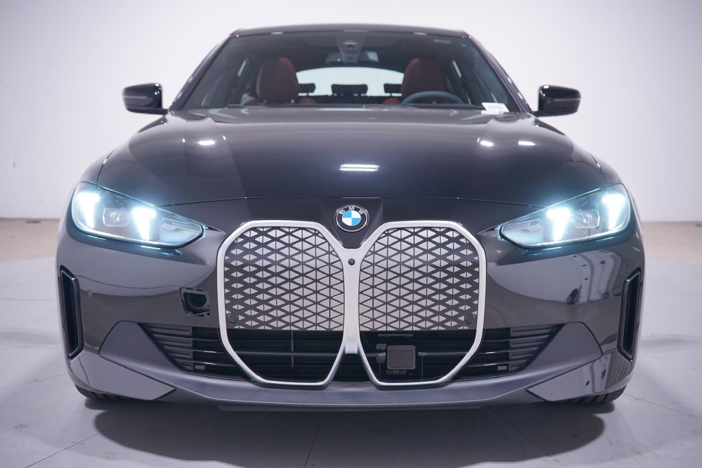 New 2026 Black Sapphire Metallic BMW eDrive40 image 4