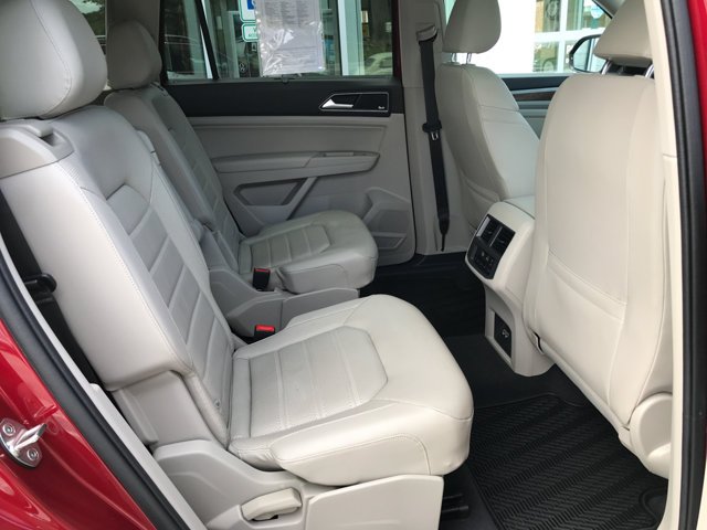 Used 2019 Fortana Red Metallic Volkswagen 3.6L V6 SEL Premium image 35