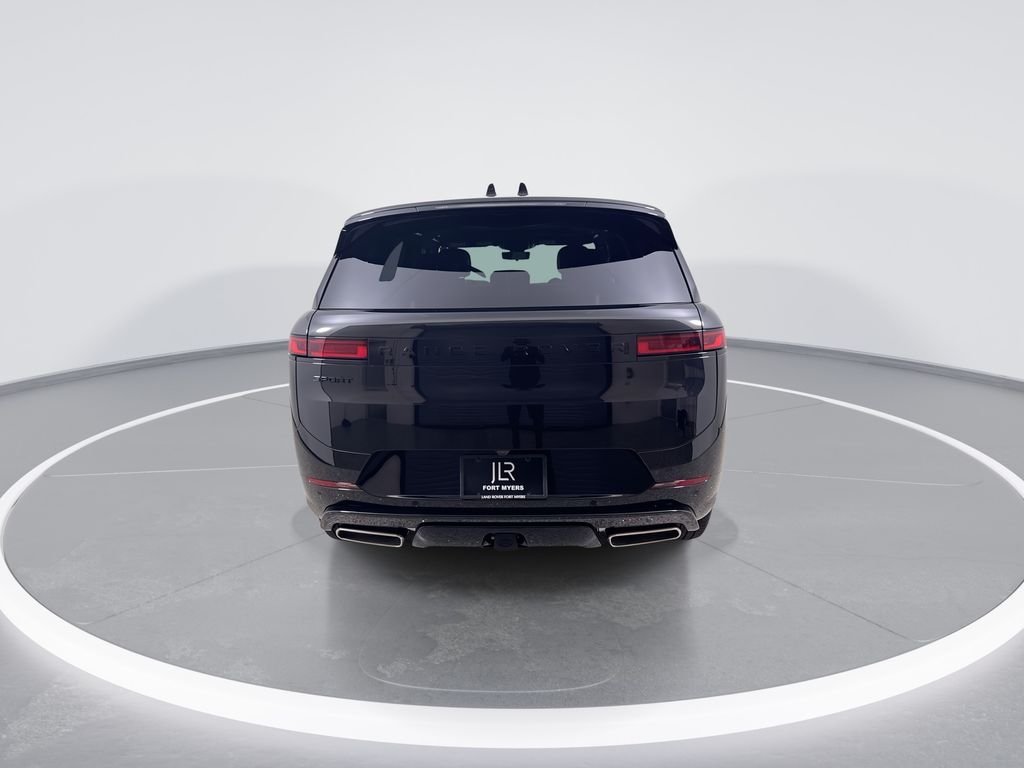 New 2026 SANTORN BLK MET Land Rover Dynamic SE image 7