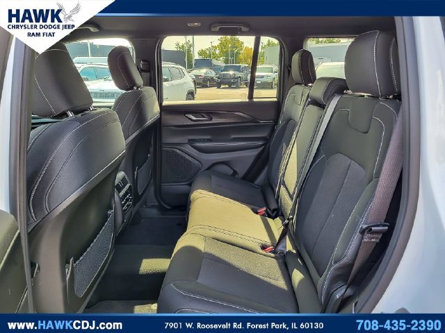 Used 2025 White Jeep Laredo image 10
