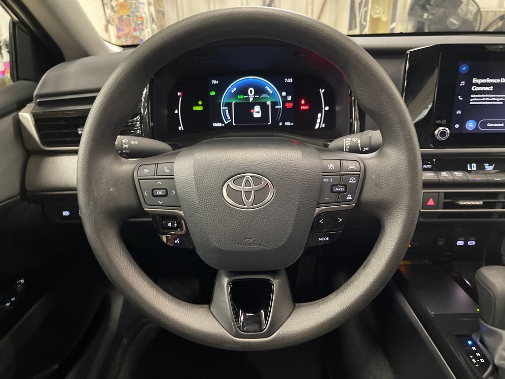 Certified Used 2025  Toyota LE image 19