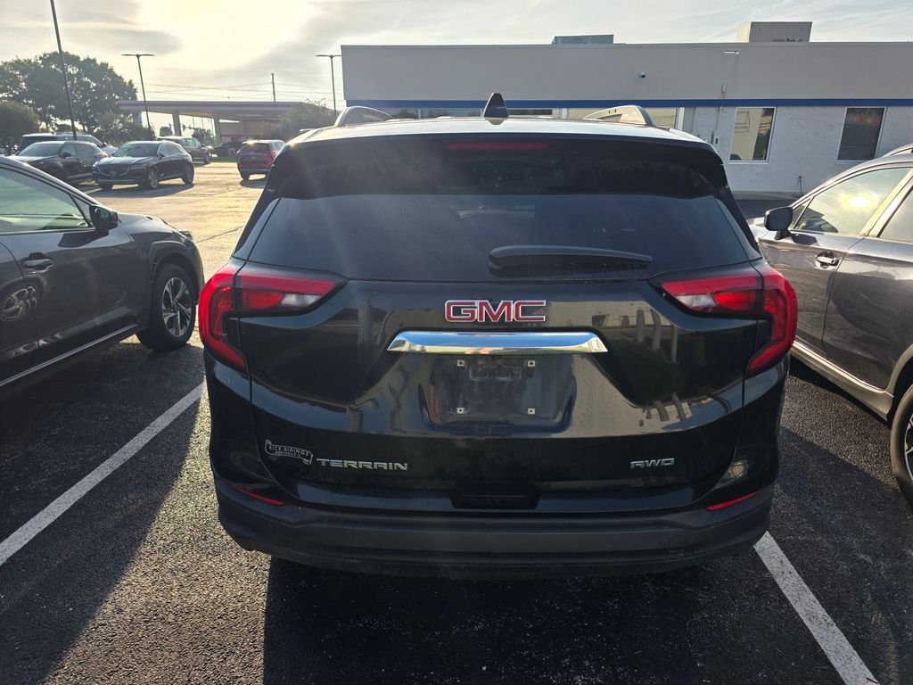 Used 2018 Ebony Twilight Metallic GMC SLE image 3