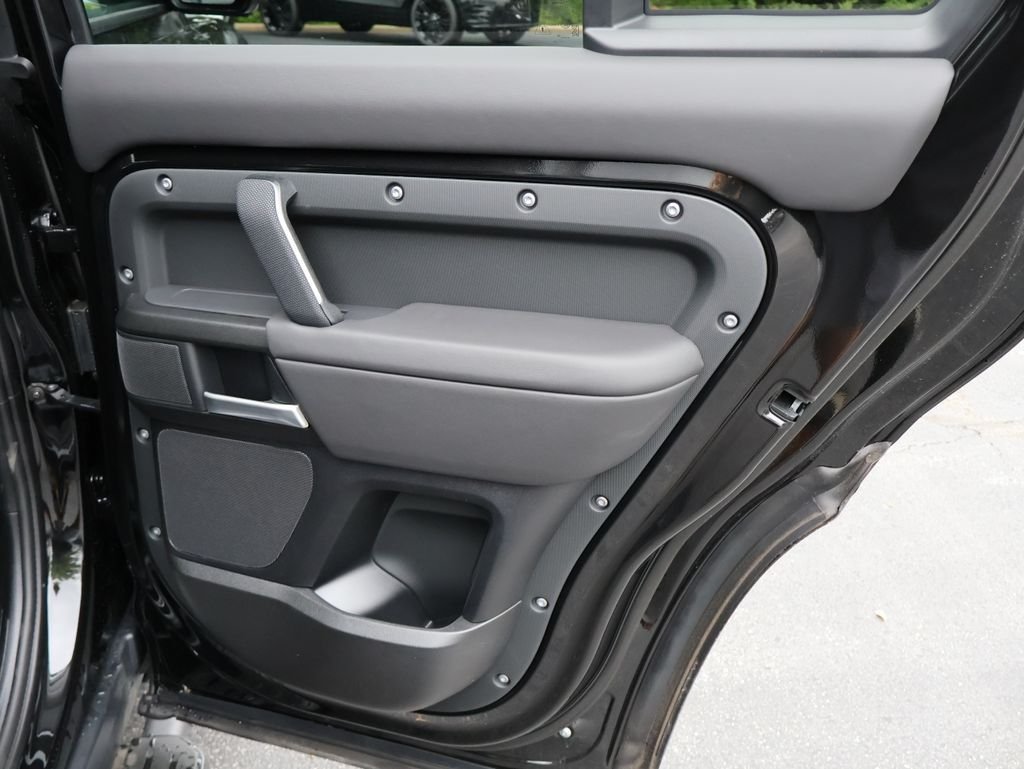 New 2026 Santorini Black Land Rover V8 image 14