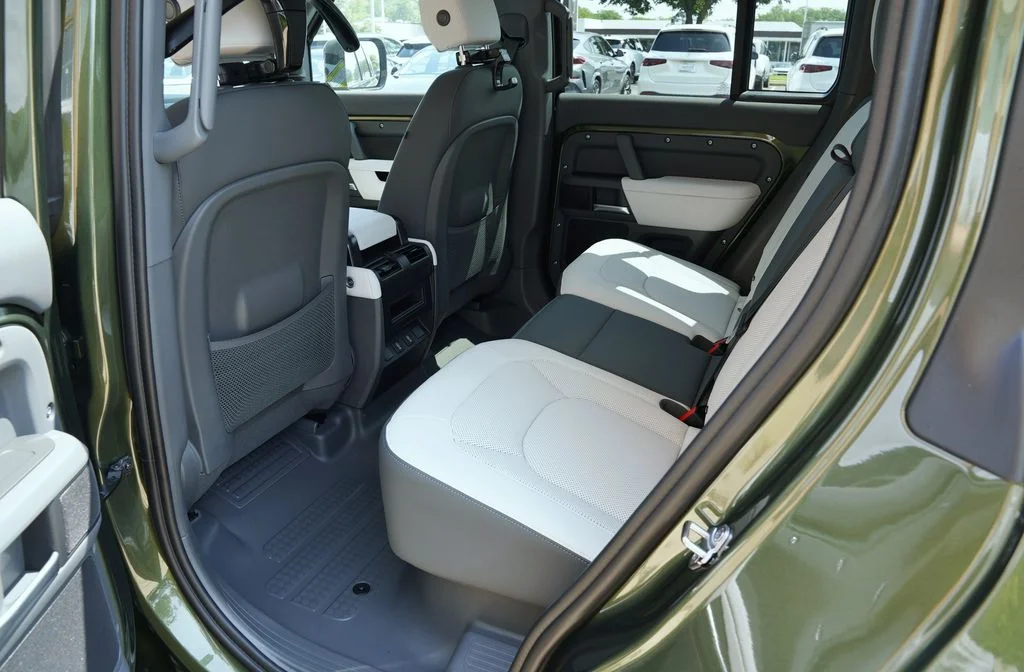 New 2026 Woolstone Green Land Rover X-Dynamic SE image 33