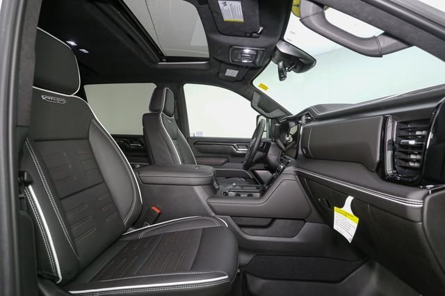 Used 2024 White GMC AT4X image 17