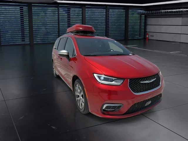Used 2025 Red Chrysler Pinnacle image 3
