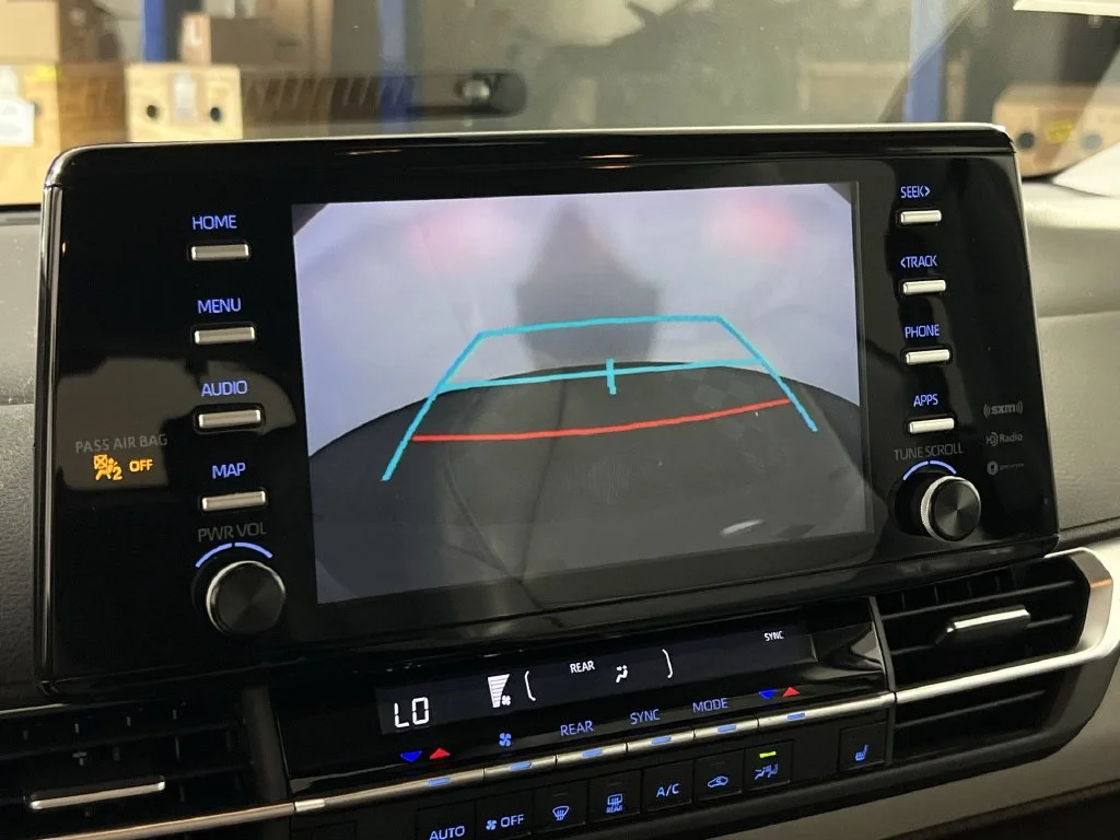 Used 2022 Silver Toyota XLE image 22