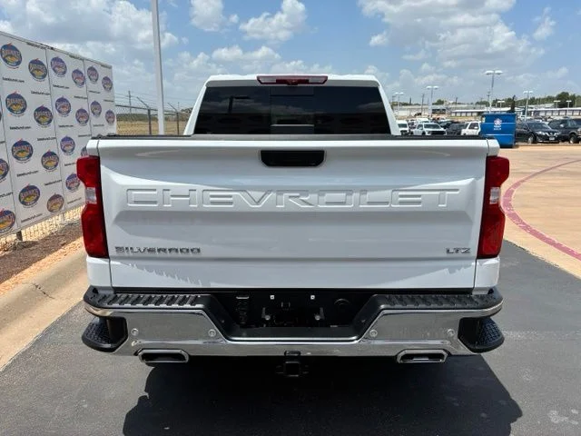 Used 2025 Summit White Chevrolet LTZ image 5