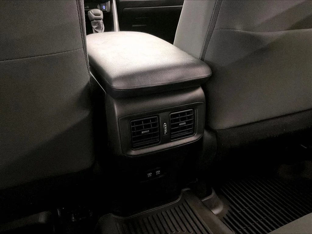 Used 2020 White Toyota XLE image 37