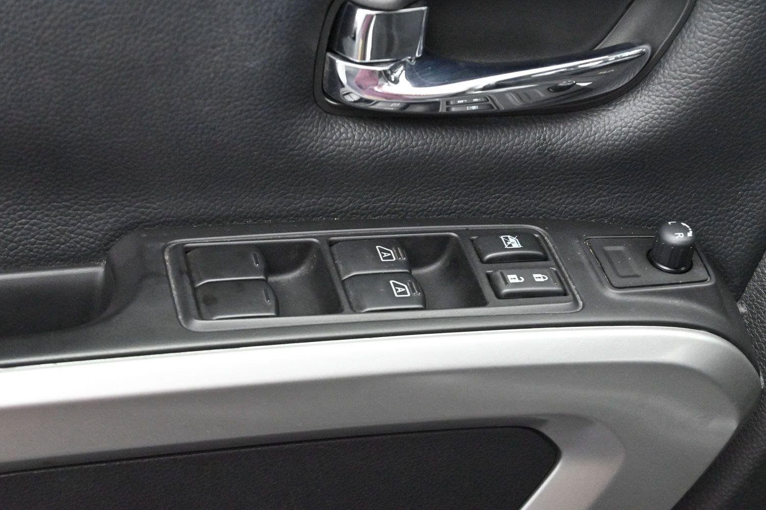 Used 2018 Brilliant Silver Nissan PRO-4X image 11