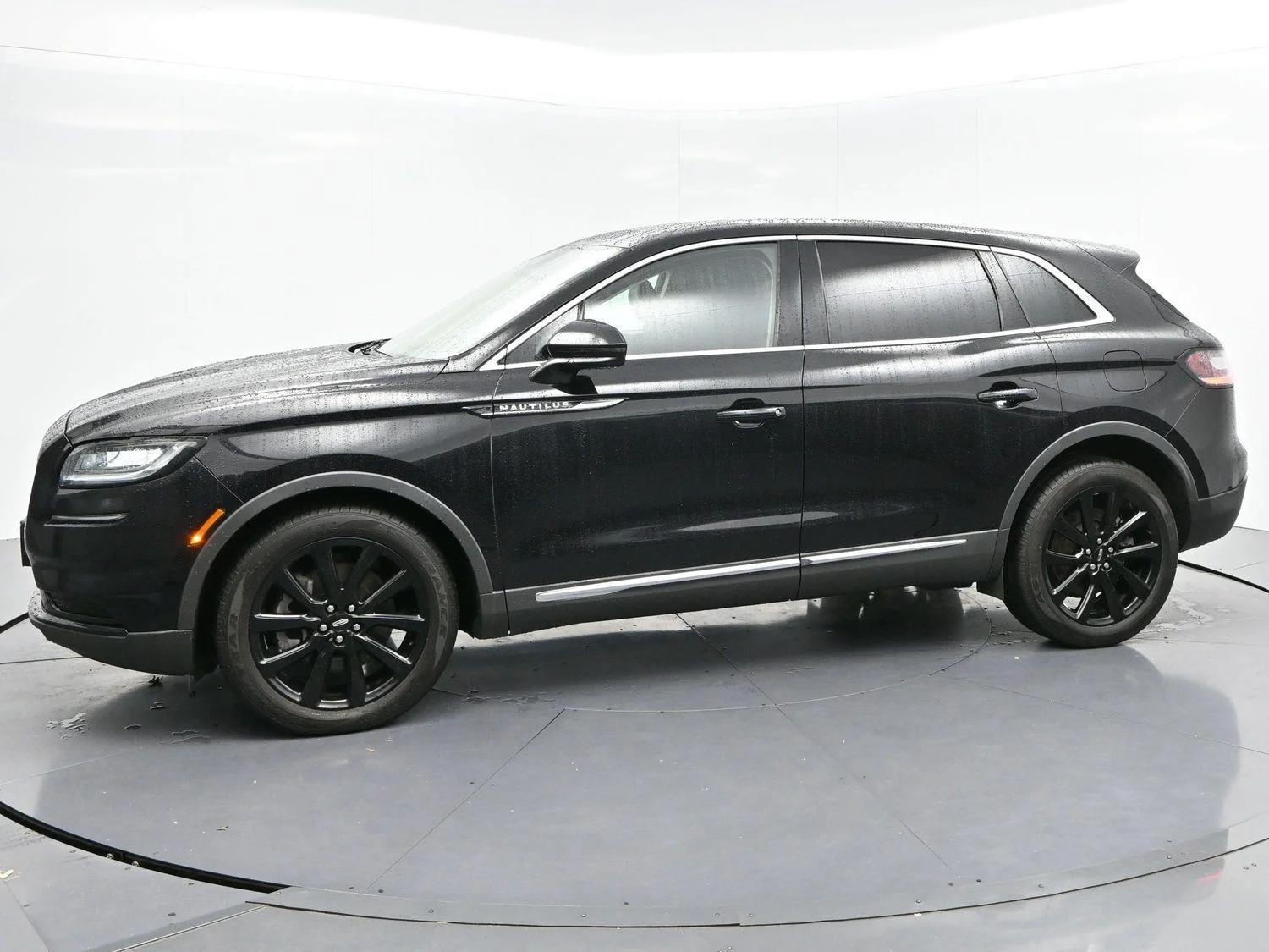 Used 2022 Infinite Black Lincoln Reserve image 4