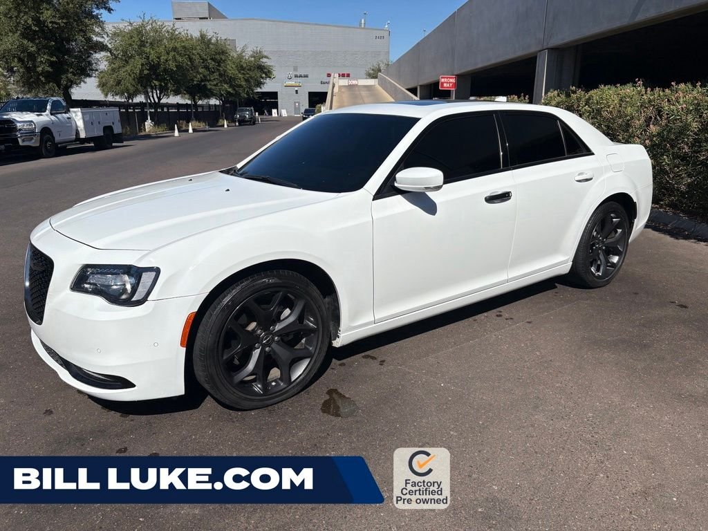 2023 Chrysler 300 S's photo