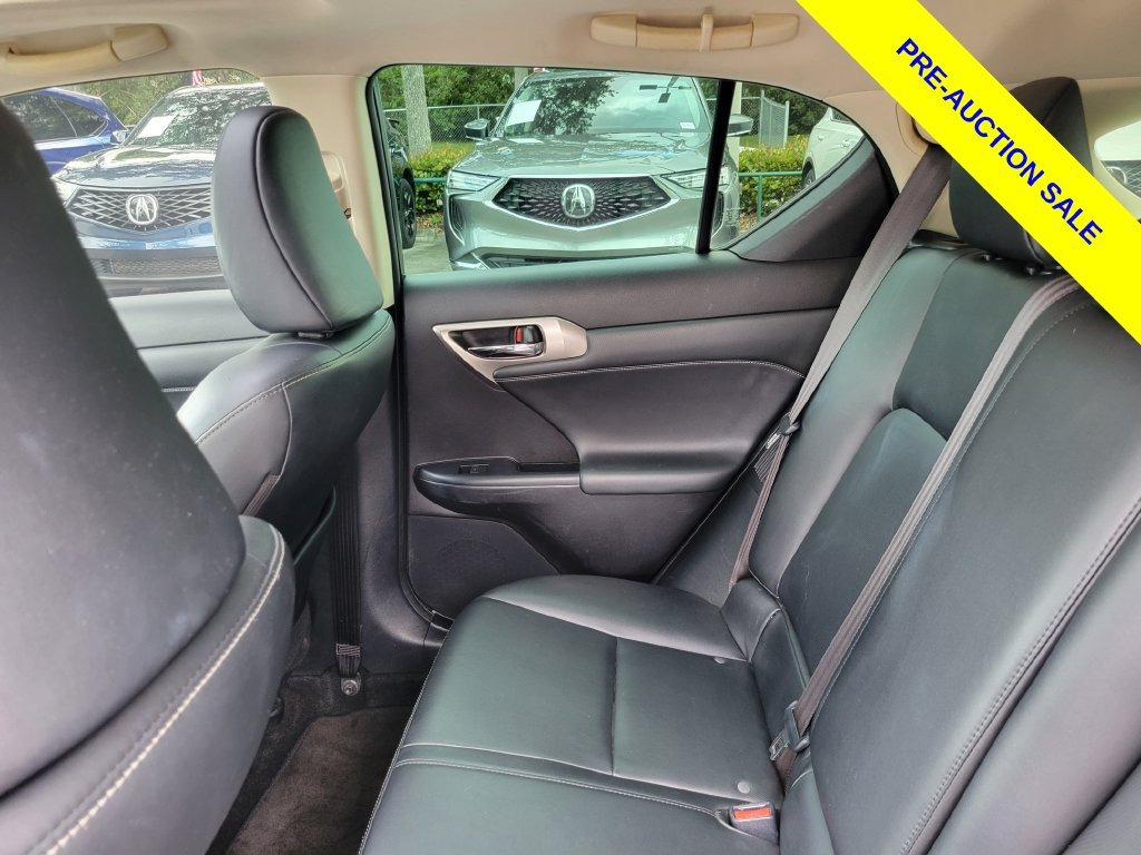 Used 2017 White Lexus 200h image 11