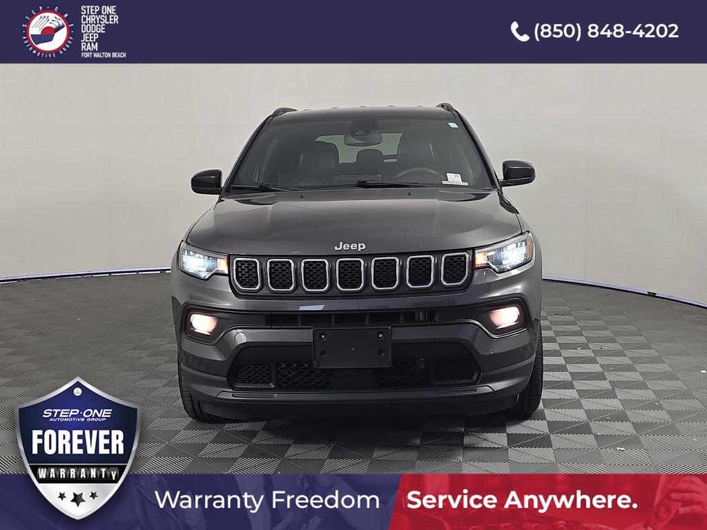 Used 2024 Gray Jeep Latitude image 9