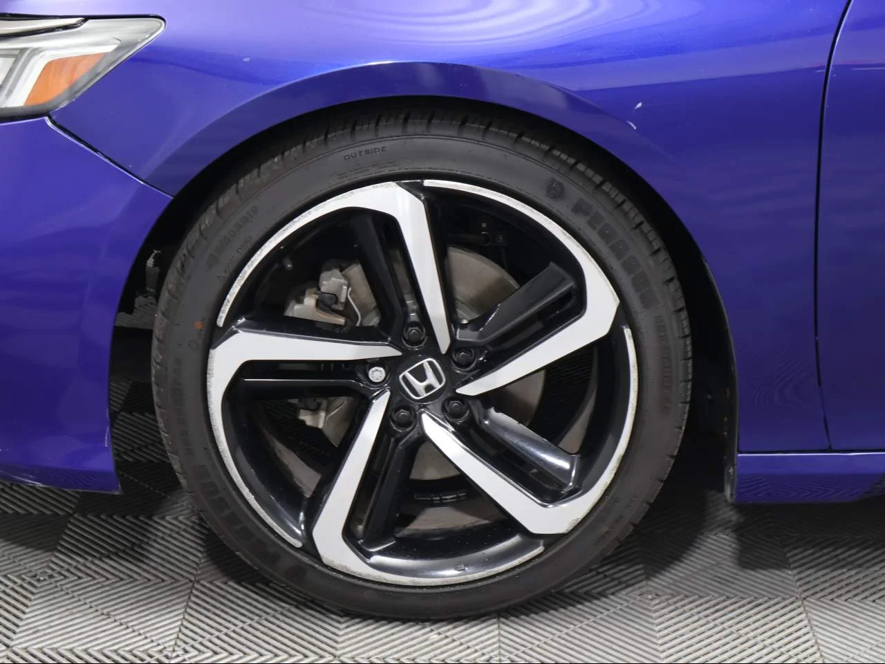 Used 2019 Still Night Pearl Honda Sport image 6