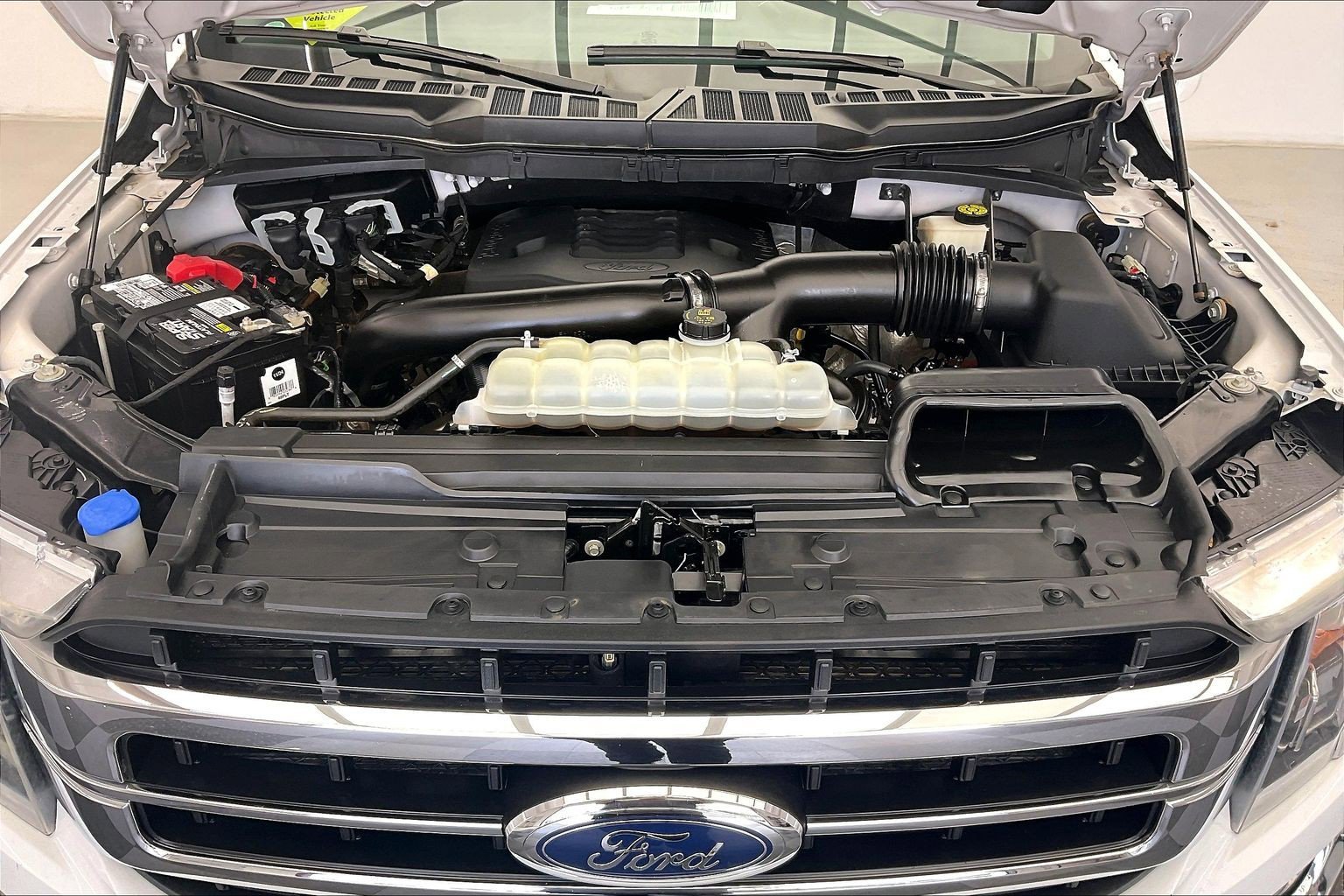 Used 2021 Oxford White Ford Lariat image 9