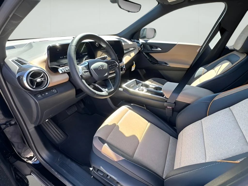New 2027 Mosaic Black Metallic Chevrolet ACTIV image 8