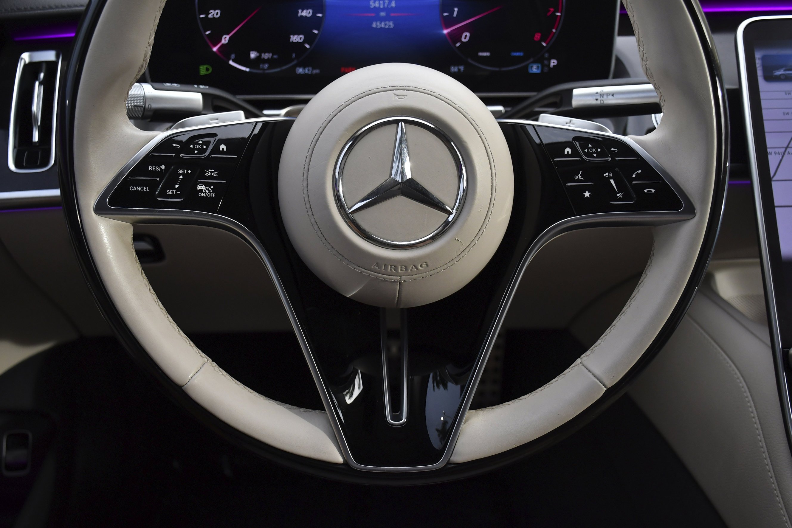 Used 2023 Diamond White Mercedes-Benz S 500 image 7