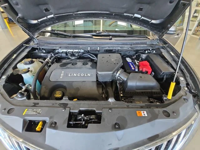 Used 2012 Gray Lincoln Base image 24