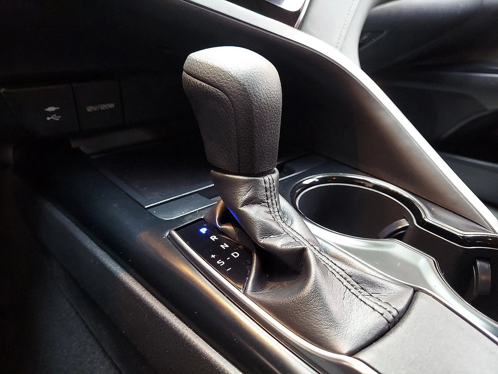 Used 2019 Blue Streak Metallic Toyota LE image 20