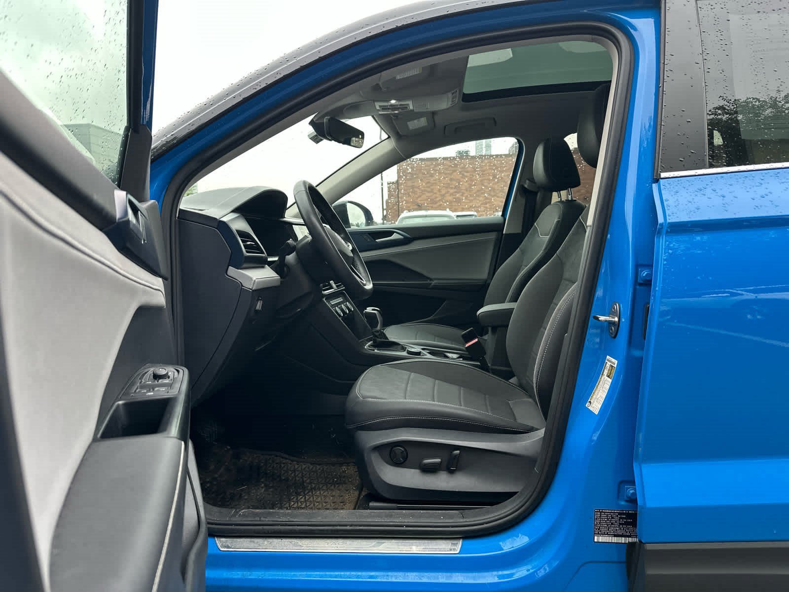 Used 2024 Cornflower Blue W/Deep Black Roof Volkswagen SE image 5