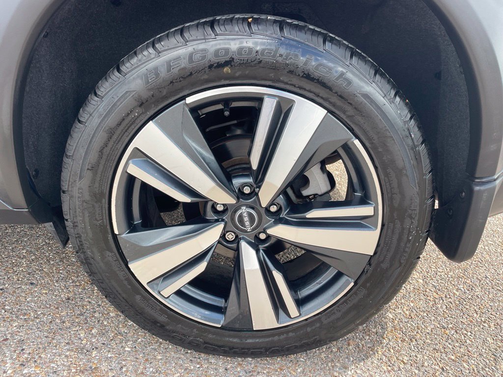 Used 2023 Blue Nissan SL image 18