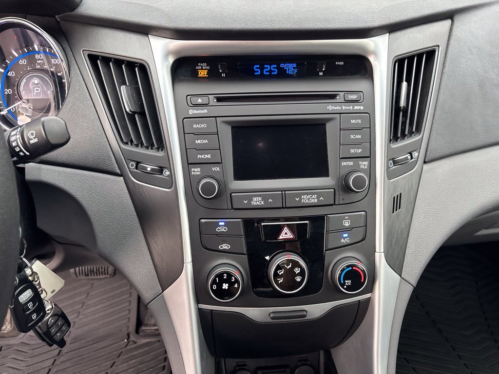 Used 2014 Blue Hyundai GLS image 18