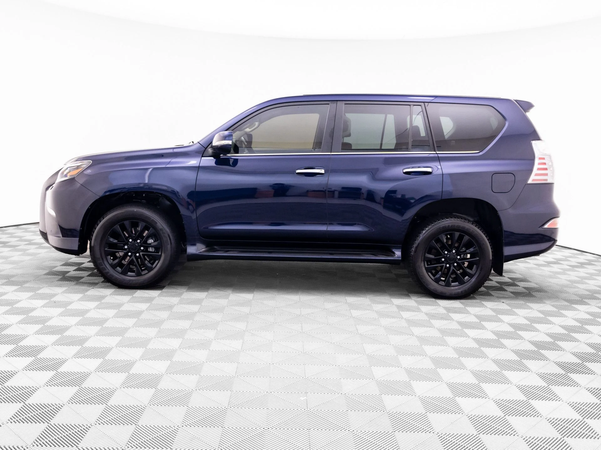 Used 2022 Blue Lexus 460 image 2
