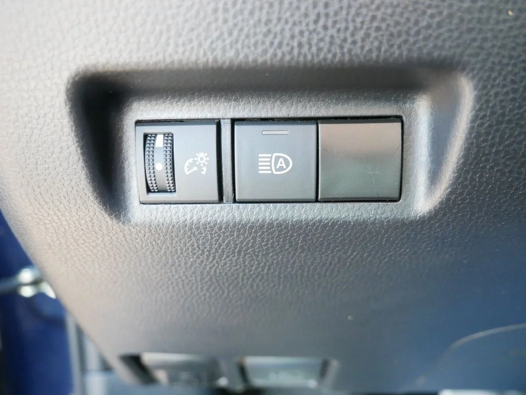 Certified Used 2025  Toyota XLE image 28