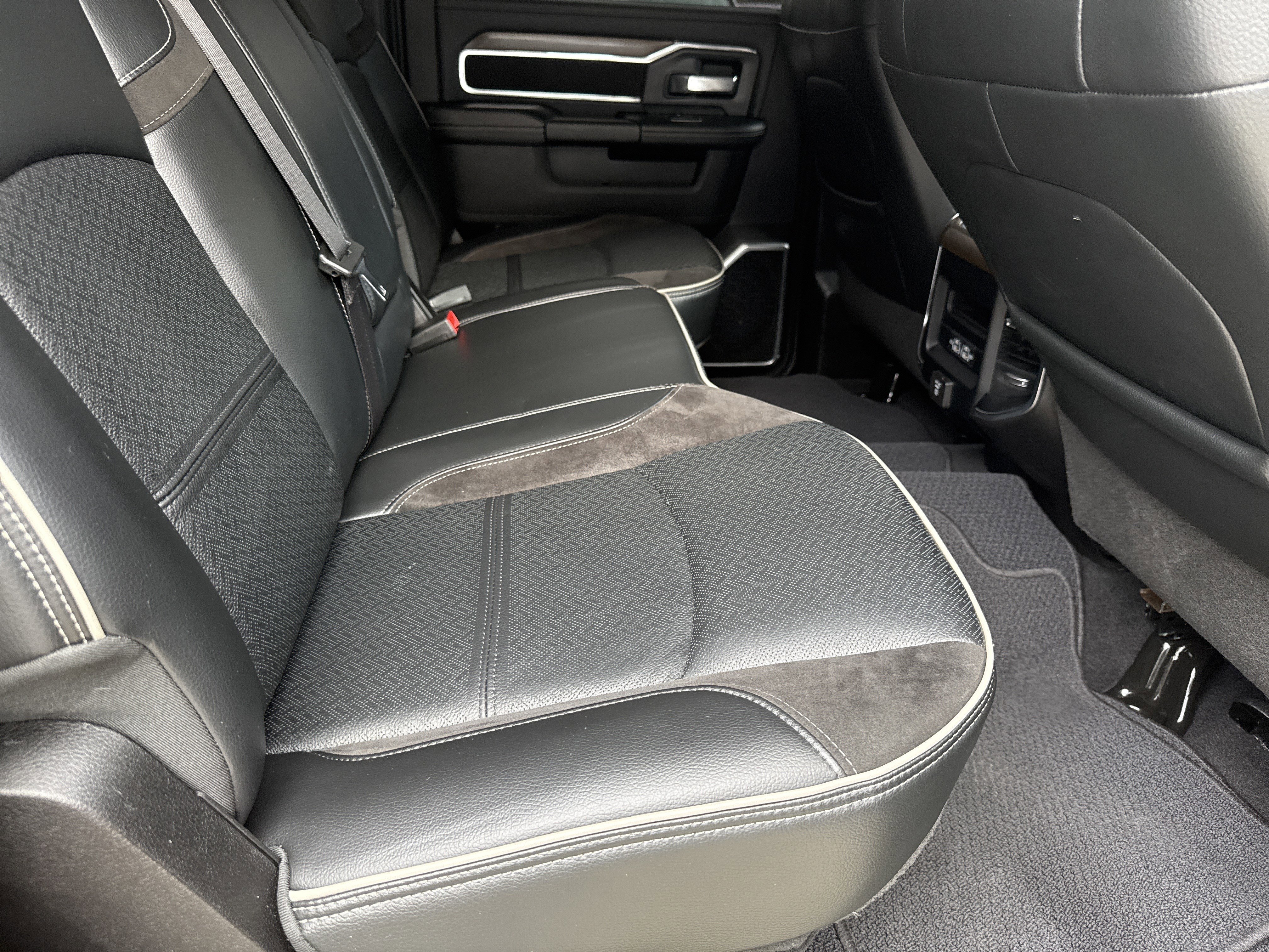 Used 2024 Granite Crystal Metallic Clearcoat Ram Laramie image 17