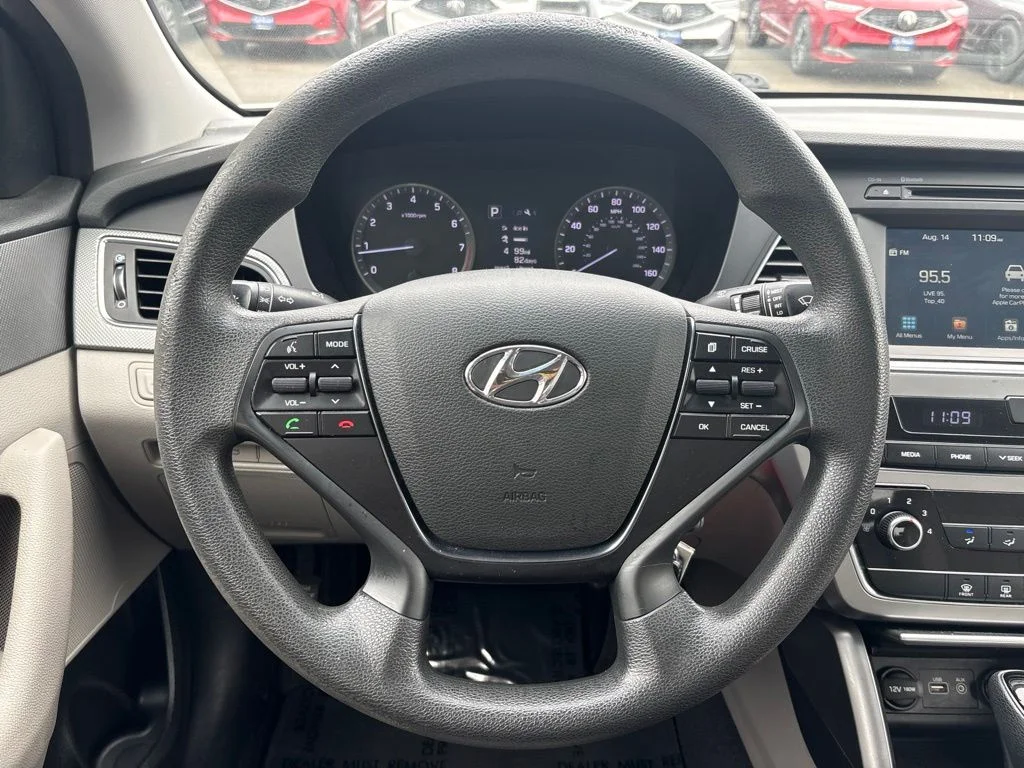 Used 2016 Silver Hyundai SE image 16