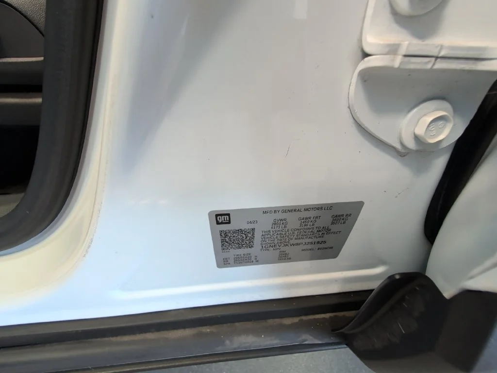 Used 2023 SUMMIT WHITE Chevrolet RS image 25