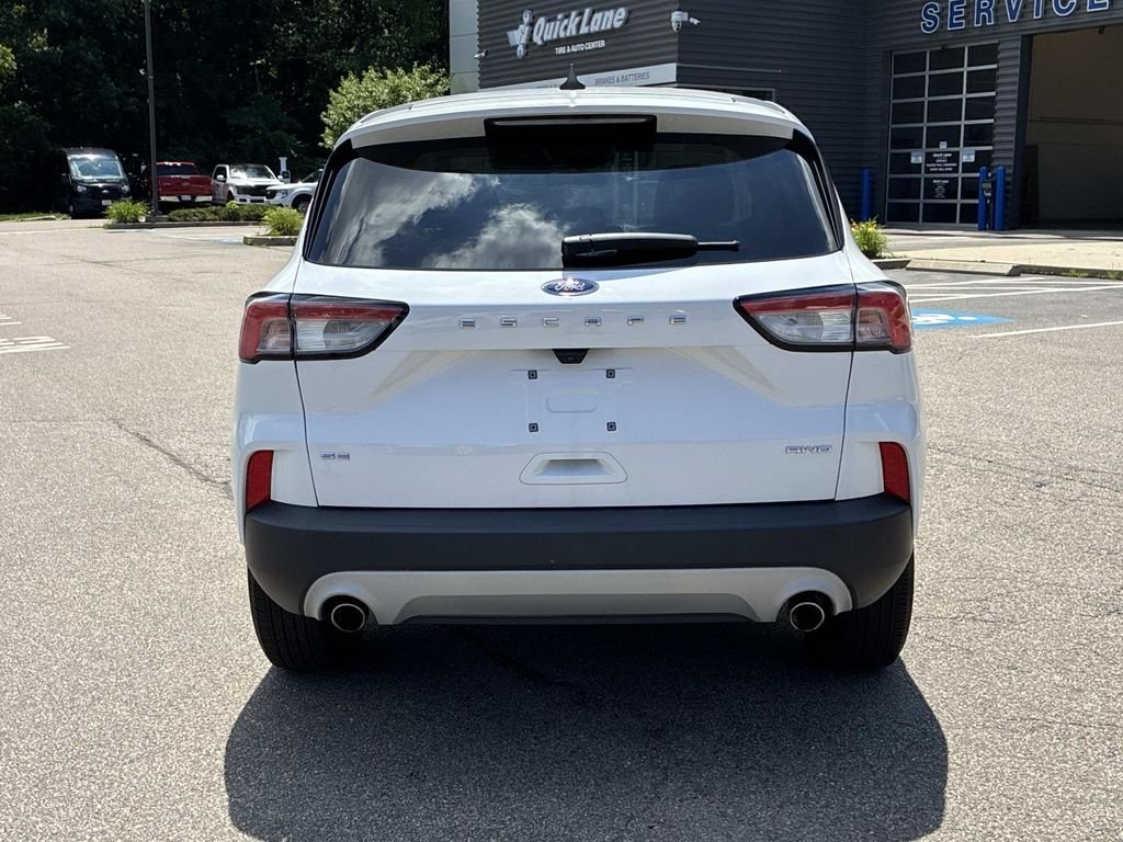Used 2022 White Ford SE image 6