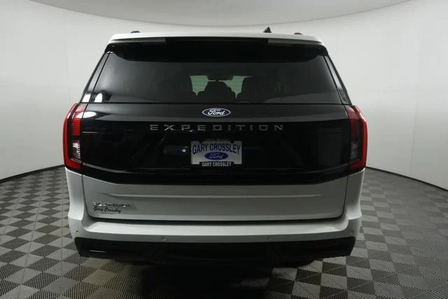 New 2027 Star White Metallic Tri-Coat Ford Platinum image 4