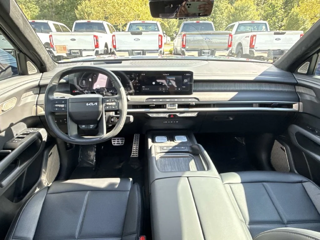 Used 2027 Black Kia SX-Prestige image 27