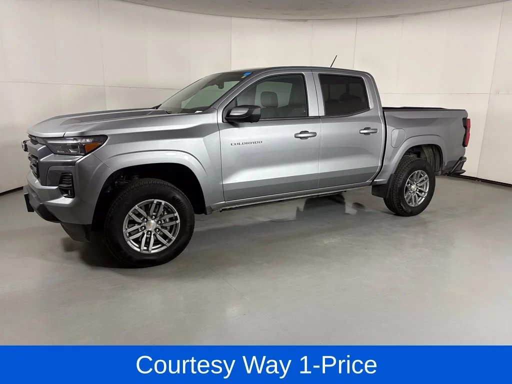 Used 2025 Gray Chevrolet LT image 6