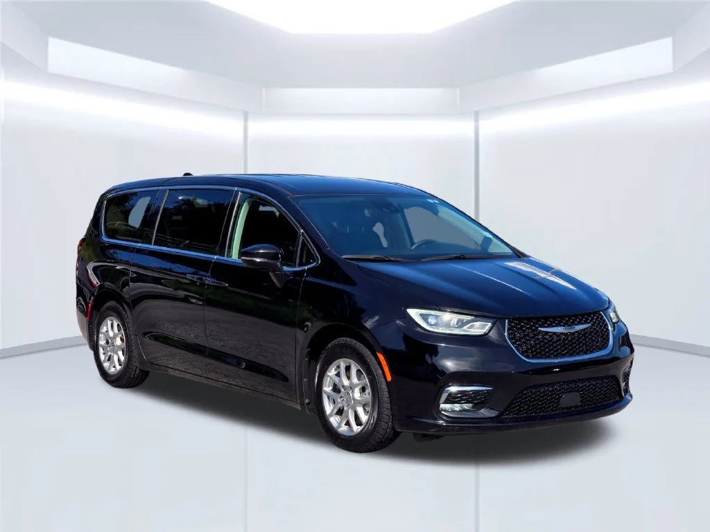 Used 2024 Black Chrysler Touring L image 14