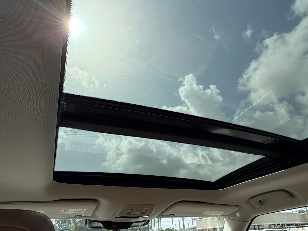 New 2027 RADIANT WHITE INFINITI Luxe 4WD image 19