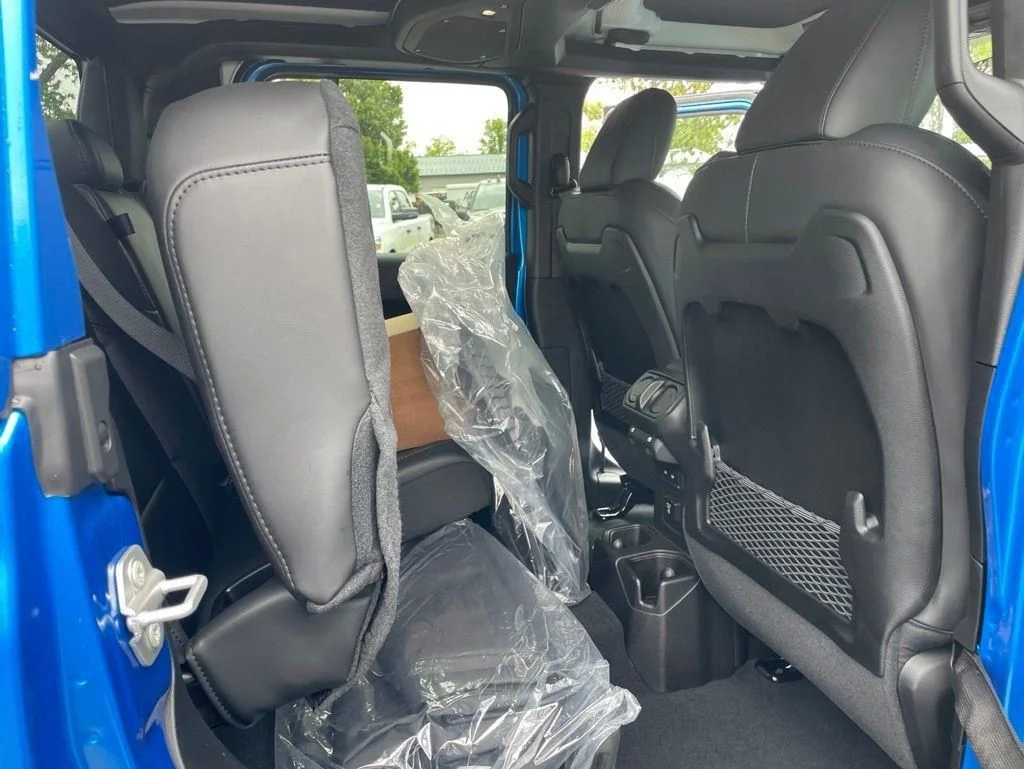 New 2026 Hydro Blue Pearl-Coat Exterior Paint Jeep Rubicon X image 36