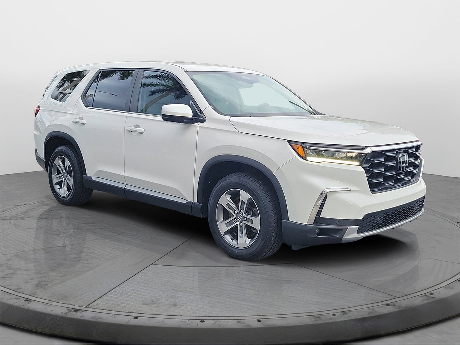 Used 2025 Platinum White Pearl Honda 2WD EX-L image 31