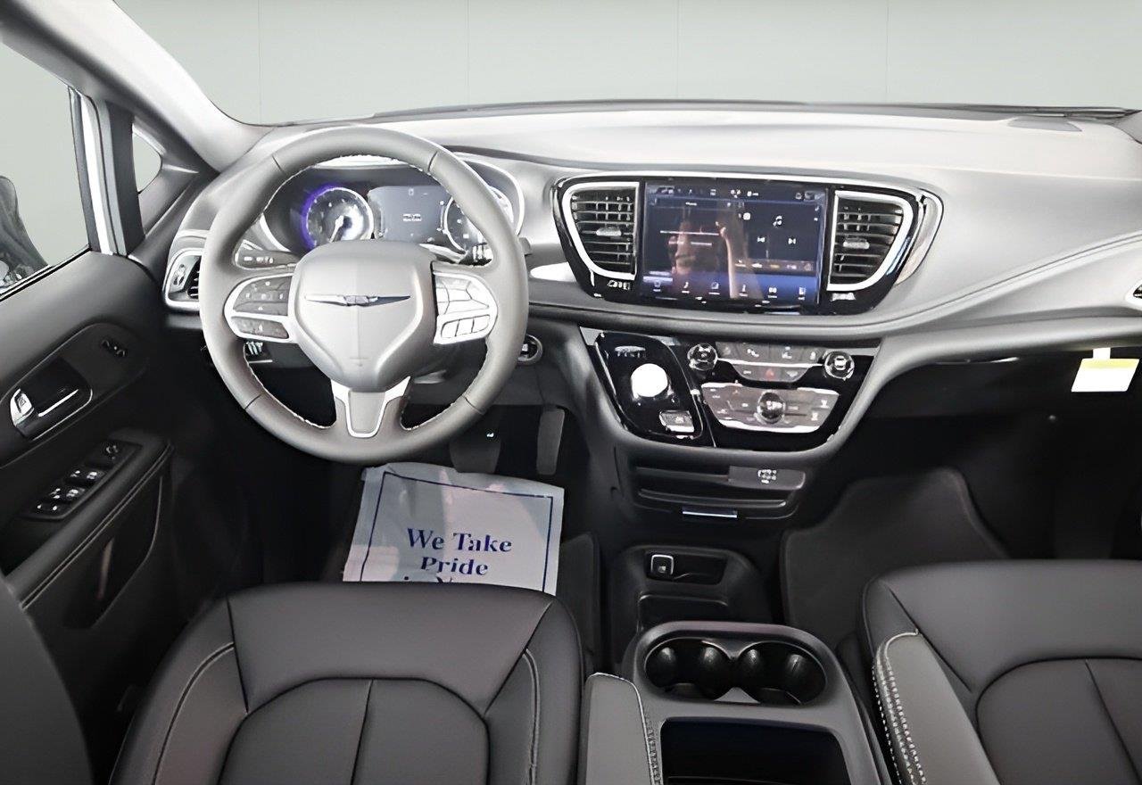 2026 Chrysler Pacifica Select - Photo 8
