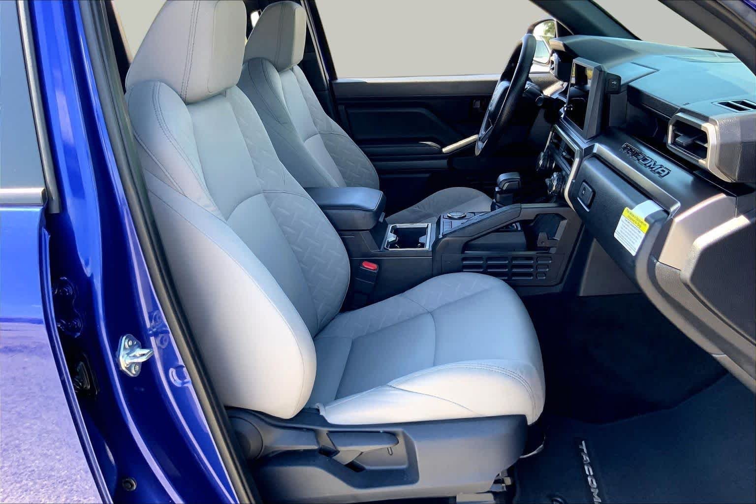 Used 2025 Blue Crush Metallic Toyota SR5 image 9