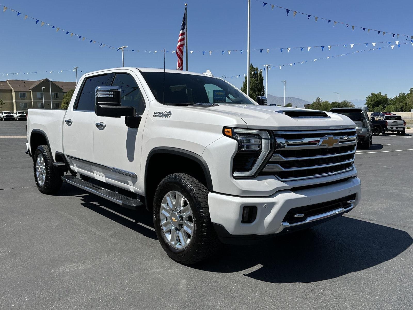Certified Used 2025 Iridescent Pearl Tricoat Chevrolet High Country image 6