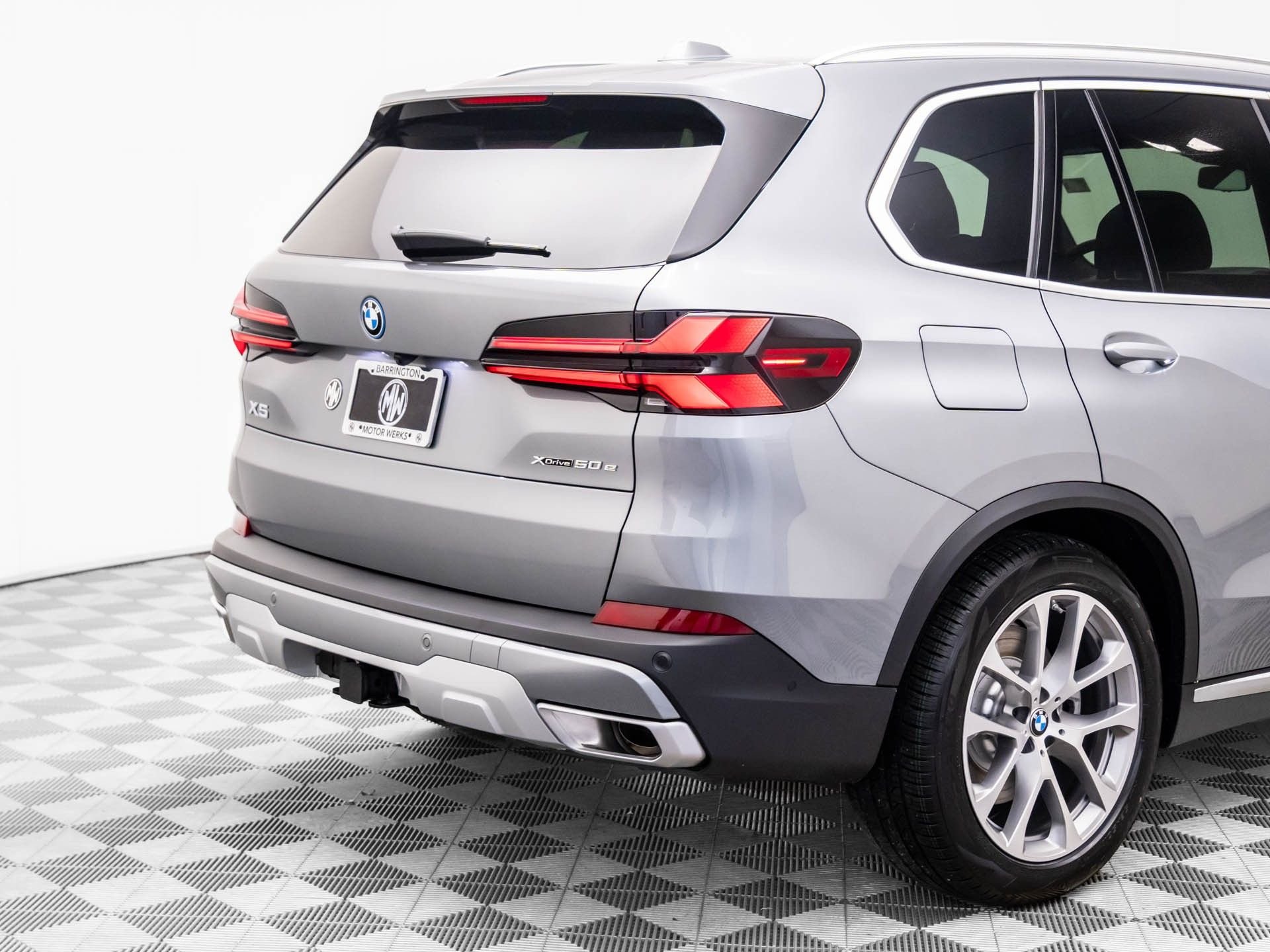 New 2026 Skyscraper Grey Metallic BMW xDrive50e image 34