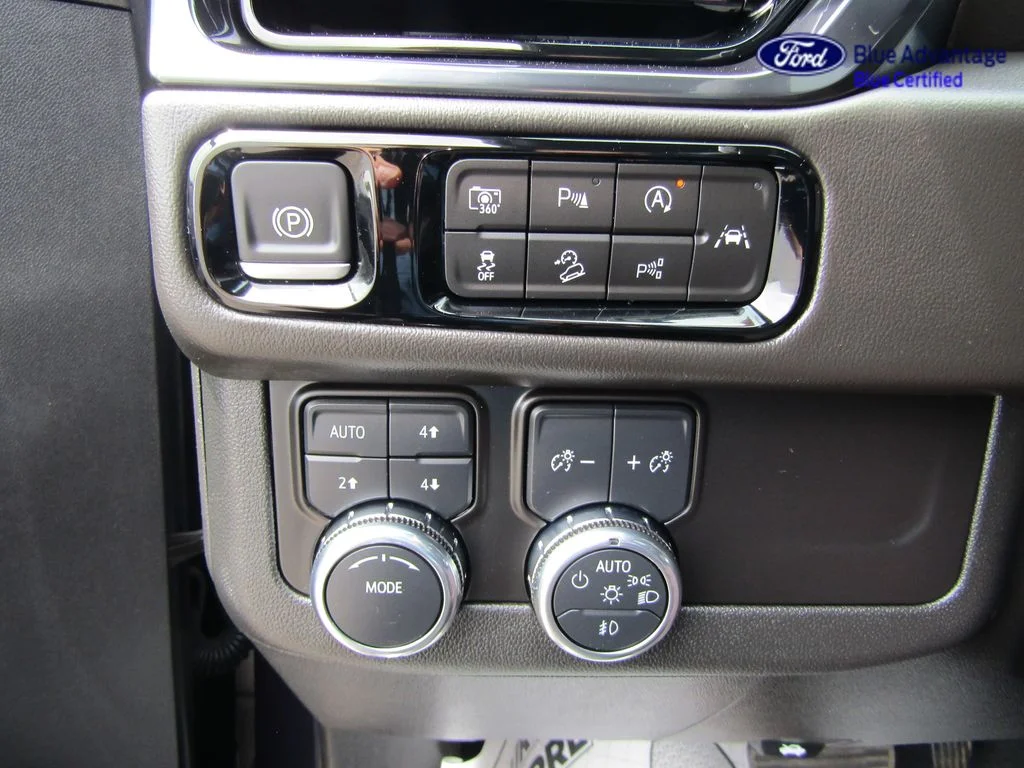 Certified Used 2025 Titanium Rush Metallic GMC AT4 image 31