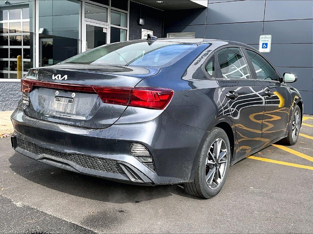 Used 2022 Gray Kia LXS image 4