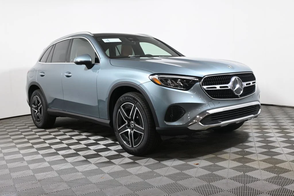 New 2026 Silver Mercedes-Benz GLC 300 image 9