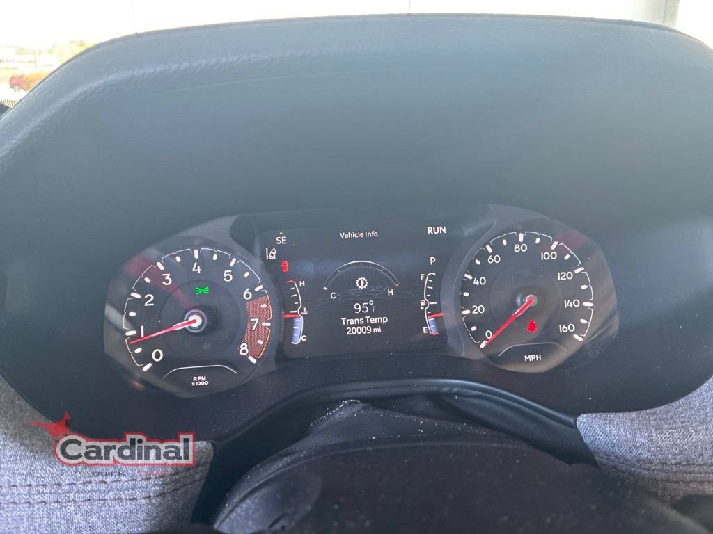 Used 2024 Gray Jeep Latitude Lux image 8