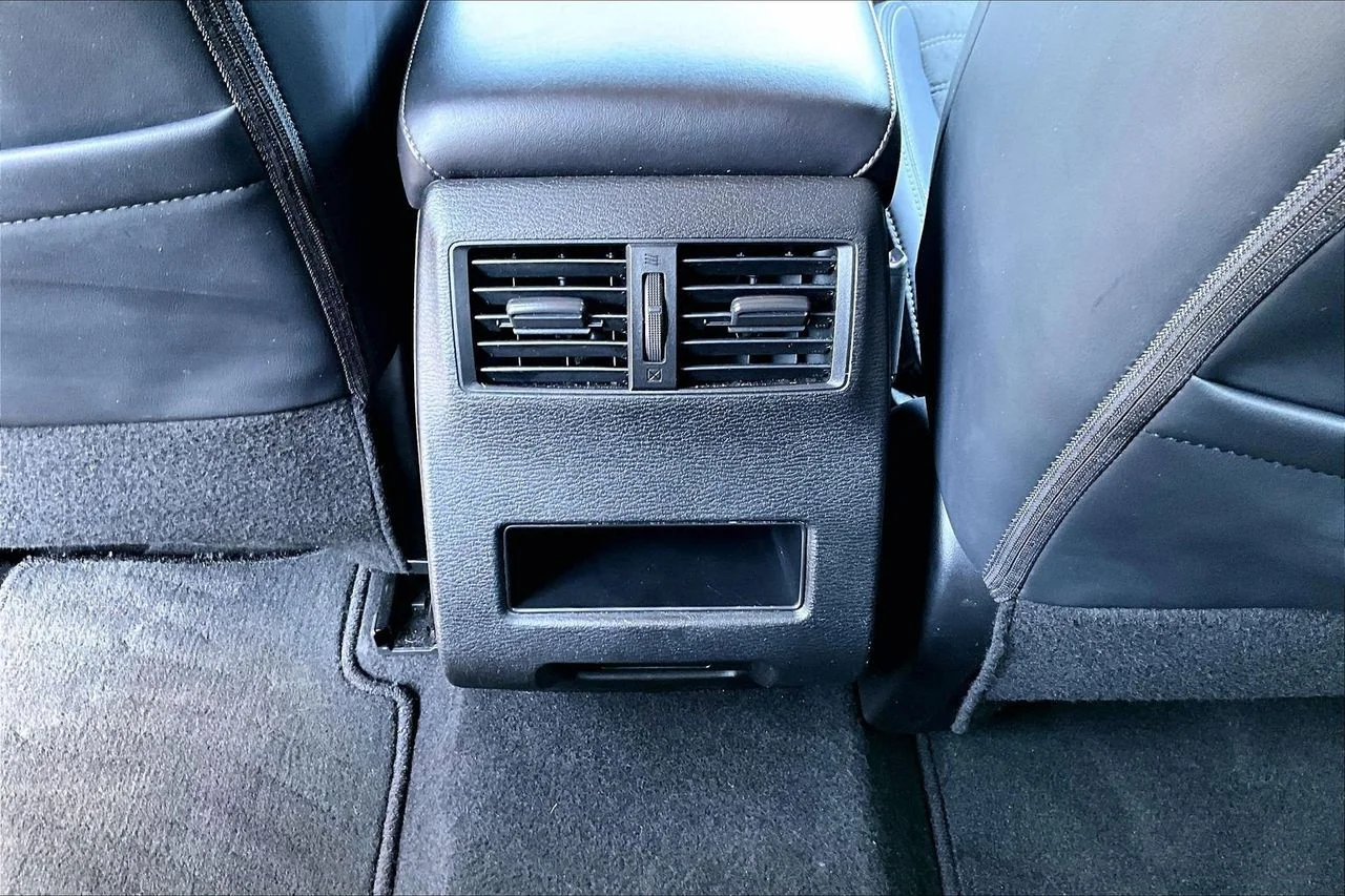 Certified Used 2024  Mitsubishi SE image 16
